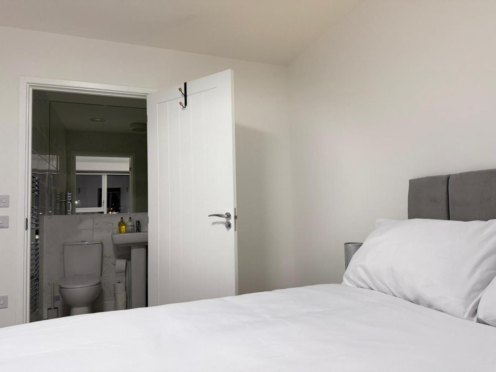 Serenity Waterfront 2 Bed Apartment Northfleet Exterior foto